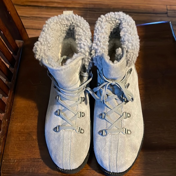 COPY - Womens UGG boots size 8 - Picture 1 of 3